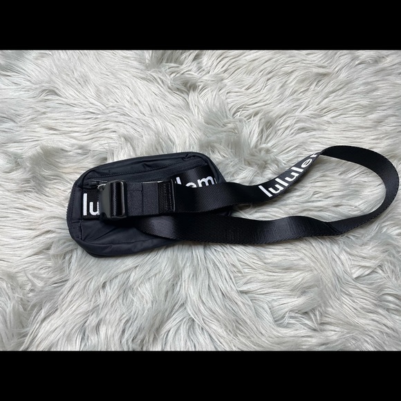Lululemon everywhere belt bag - Picture 3 of 4